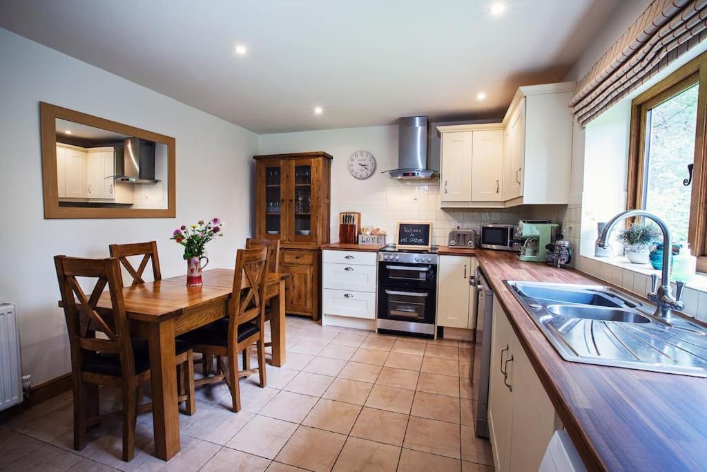 Cabalva Mill Cottage - Very Private And With Views Over The River Wye Clifford Luaran gambar